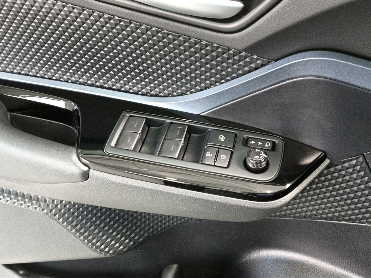 Toyota C-HR 1.8 125H Advance  - Foto 23