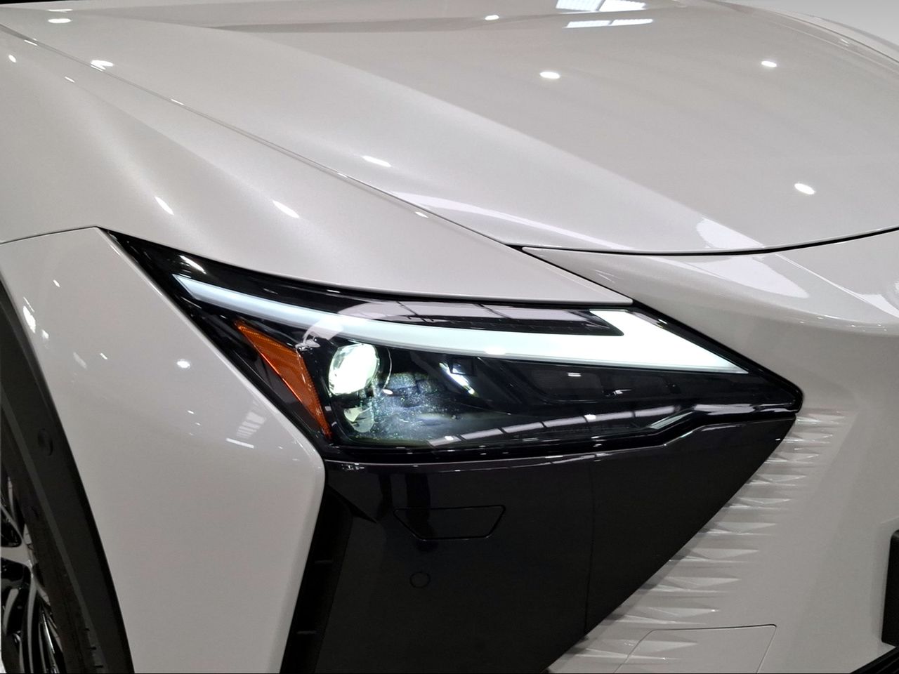 Lexus RZ 300e Executive  - Foto 24