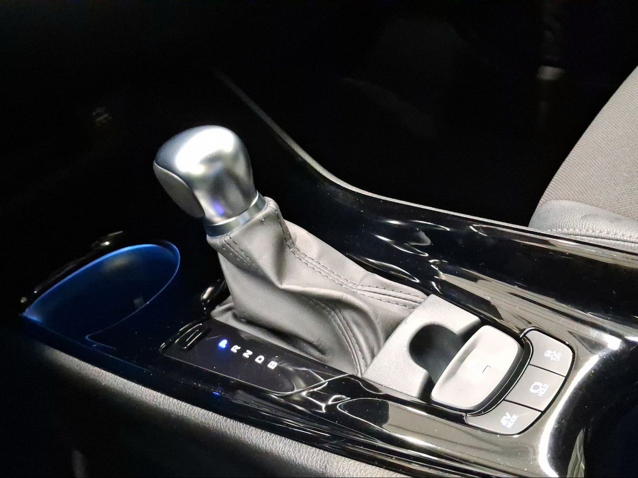 Toyota C-HR 1.8 125H Advance  - Foto 23