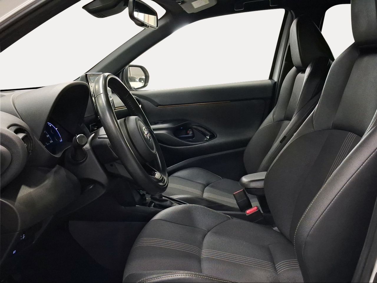 Toyota Yaris Cross 1.5 120H Adventure  - Foto 13