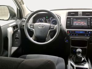 Toyota Land Cruiser 2.8 D-4D GX  - Foto 10