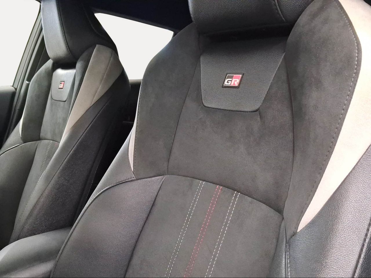 Toyota C-HR 2.0 180H GR Sport  - Foto 23