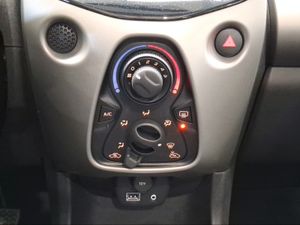 Toyota Aygo 1.0 70 x-sky x-shift  - Foto 25