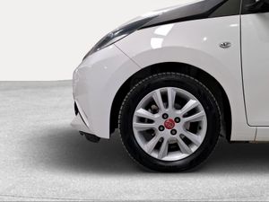 Toyota Aygo 1.0 70 x-sky x-shift  - Foto 17