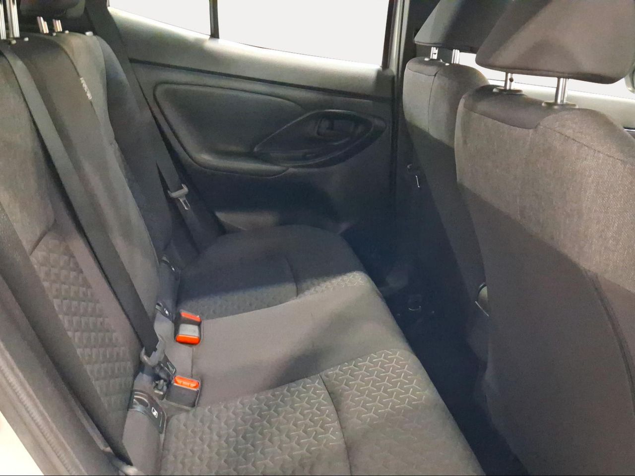 Toyota Yaris Cross 1.5 120H Active Tech  - Foto 8