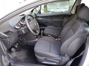 Peugeot 207 Urban 1.4 HDI 70  - Foto 10