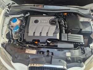 Seat Leon 1.6 TDI 105cv Reference Copa  - Foto 11
