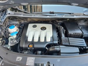 Volkswagen Touran 2.0 TDI 140 DSG Highline  - Foto 17