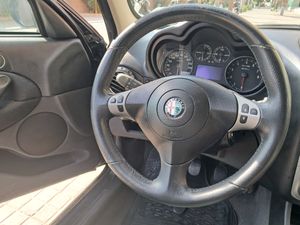 Alfa Romeo 147 1.6 TS 105CV Distinctive  - Foto 17