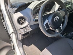 Toyota Yaris 90D Active  - Foto 11