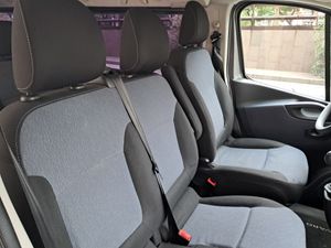 Opel Vivaro 1.6 CDTI SS 125 CV L1 2.7t Combi9  - Foto 10