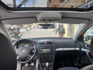 Skoda Octavia SCOUT 2.0 TDI  - Foto 8