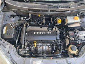 Chevrolet Aveo 1.4 16v LT  - Foto 13