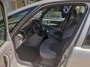 Citroën Xsara Picasso 1.6i 16v Exclusive  - Foto 10