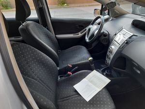 Toyota Yaris 1.0 VVTI Active  - Foto 13