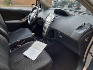 Toyota Yaris 1.0 VVTI Active  - Foto 12