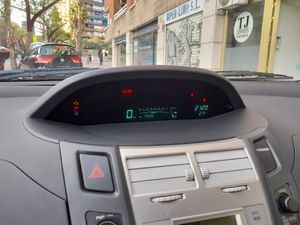 Toyota Yaris 1.0 VVTI Active  - Foto 15