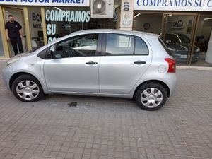 Toyota Yaris 1.0 VVTI Active  - Foto 3