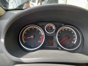 Opel Corsa CMon 1.4  - Foto 13