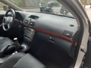 Toyota Avensis 2.0 D4D SOL  - Foto 13