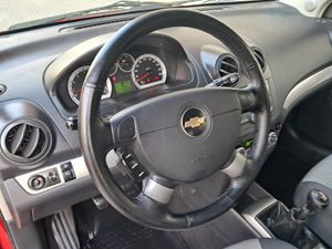 Chevrolet Aveo 1.4 16v LT  - Foto 12