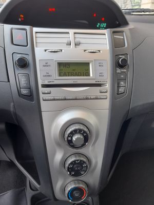 Toyota Yaris 1.0 VVTI Active  - Foto 16