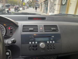 Suzuki Swift 1.3 DDIS GL 5p  - Foto 10