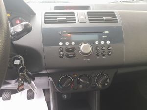 Suzuki Swift 1.3 DDIS GL 5p  - Foto 7