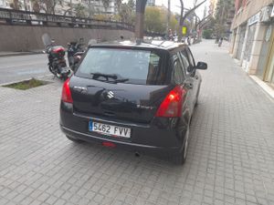 Suzuki Swift 1.3 DDIS GL 5p  - Foto 9