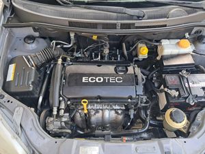 Chevrolet Aveo 1.4 16v LT  - Foto 13