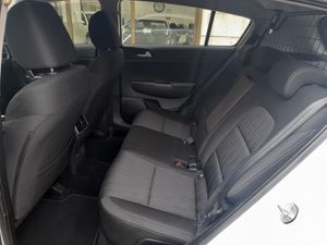Kia Sportage 1.6 MHEV Business 100kW 136CV 4X4  - Foto 11