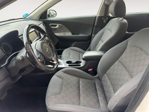 Kia Niro 1.6 GDi Híbrido Enchufable 104kW Drive  - Foto 13