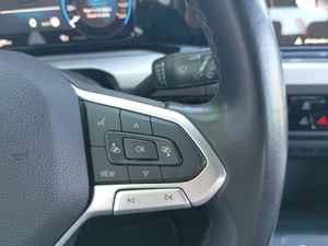 Volkswagen Golf Life 2.0 TDI 85kW (115CV)  - Foto 31