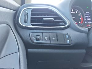 Hyundai i30 1.0 TGDI Essence Fastback  - Foto 33