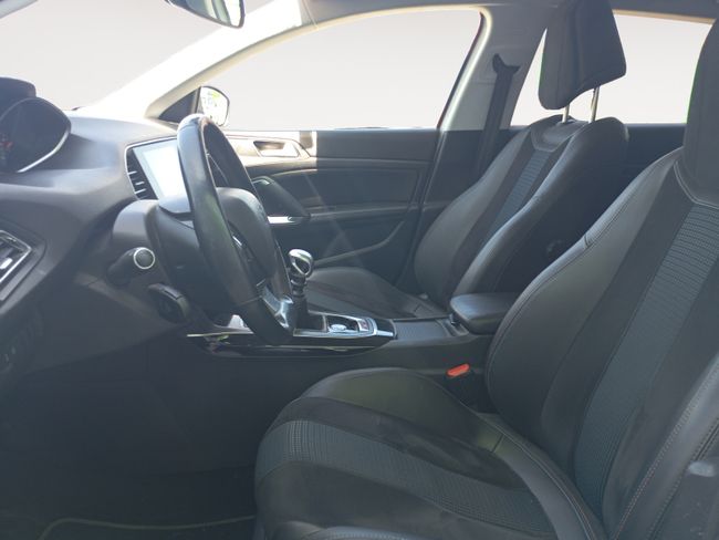Peugeot 308 5p Tech Edition 1.5 BlueHDi 96KW (130CV)  - Foto 8