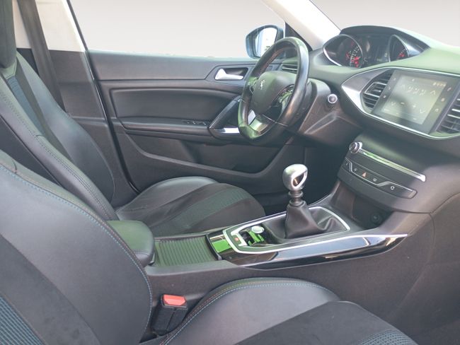 Peugeot 308 5p Tech Edition 1.5 BlueHDi 96KW (130CV)  - Foto 13