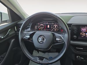 Skoda Kamiq 1.0 TSI 81kW (110CV) DSG Ambition  - Foto 17