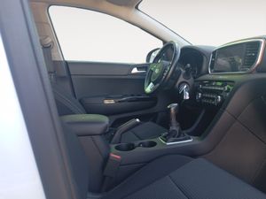 Kia Sportage 1.6 MHEV Black Edition 100kW (136CV) 4x2  - Foto 23