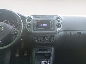 Volkswagen Tiguan T1 2.0 TDI 110CV BMT 4x2  - Foto 17