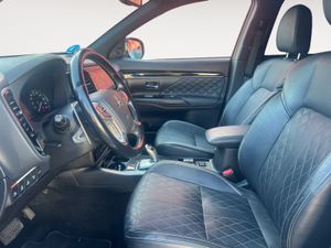 Mitsubishi Outlander 2.4 PHEV Kaiteki Auto 4WD MY19.5  - Foto 13