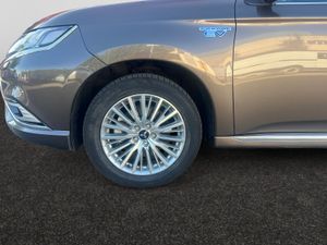 Mitsubishi Outlander 2.4 PHEV Kaiteki Auto 4WD MY19.5  - Foto 39