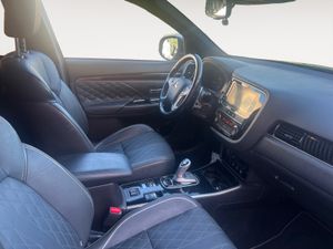 Mitsubishi Outlander 2.4 PHEV Kaiteki Auto 4WD MY19.5  - Foto 23