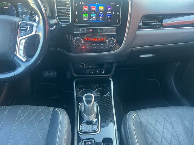 Mitsubishi Outlander 2.4 PHEV Kaiteki Auto 4WD MY19.5  - Foto 10