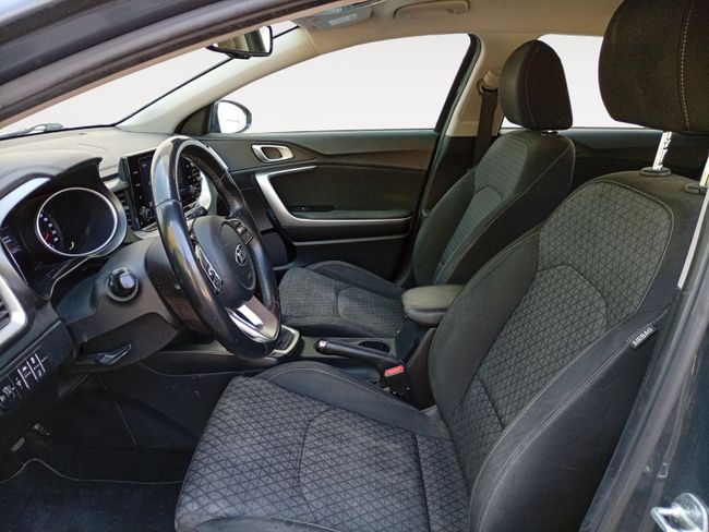 Kia Ceed 1.6 MHEV iMT 100kW (136CV) Drive  - Foto 8