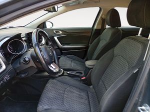 Kia Ceed 1.6 MHEV iMT 100kW (136CV) Drive  - Foto 13
