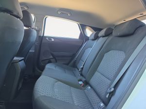 Kia Ceed 1.6 MHEV iMT 100kW (136CV) Concept  - Foto 19