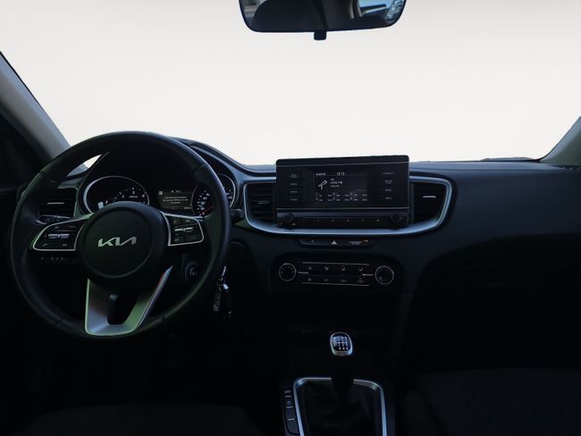 Kia Ceed 1.6 MHEV iMT 100kW (136CV) Concept  - Foto 9