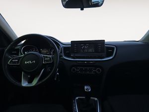 Kia Ceed 1.6 MHEV iMT 100kW (136CV) Concept  - Foto 15