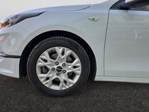 Kia Ceed 1.6 MHEV iMT 100kW (136CV) Concept  - Foto 35