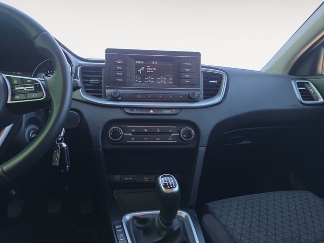 Kia Ceed 1.6 MHEV iMT 100kW (136CV) Concept  - Foto 12